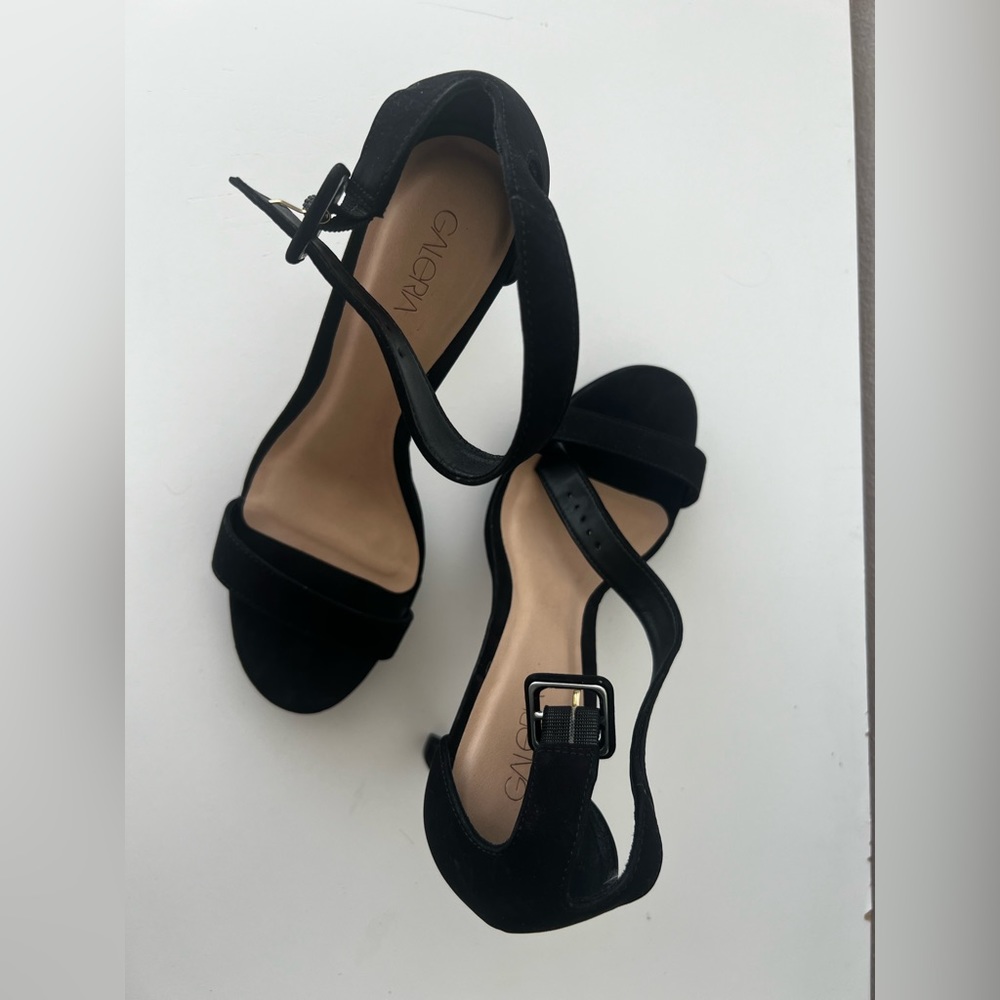 Black heals used size 8